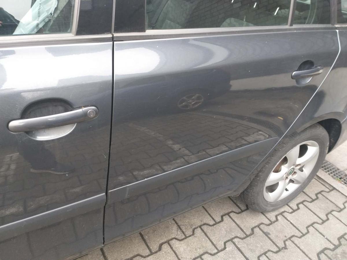 Skoda Fabia 2 5J original Tür hinten links LF8J Anthrazitgrau Kombi Rohbau Bj.2009